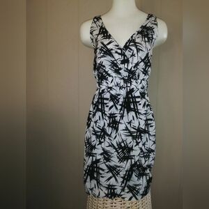 Black & White Sleeveless V-Neck Print Dress